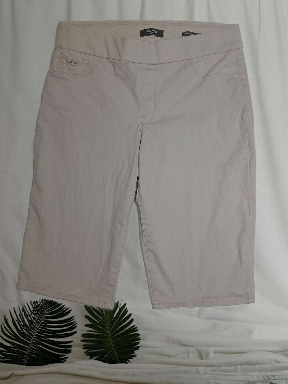 Knee-Length Shorts Heidi Pull on Skimmer Nine West Khaki Women’s Sz 14